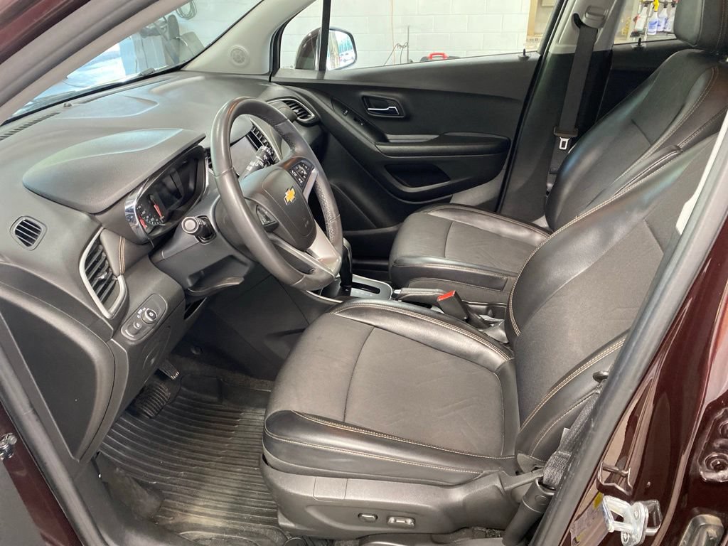 Used 2021 Chevrolet Trax LT w/ LT Convenience Package AWD/4WD image 29
