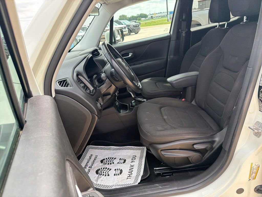 Used 2017 Jeep Renegade Altitude FWD image 10