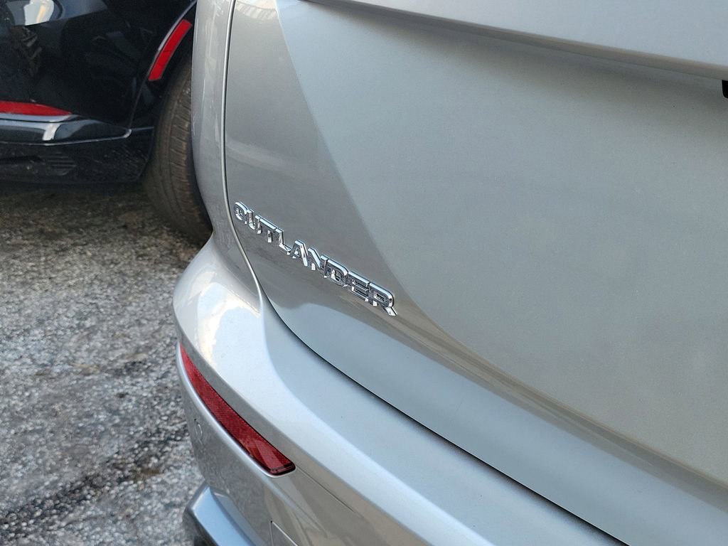 New 2025 Mitsubishi Outlander SEL image 7