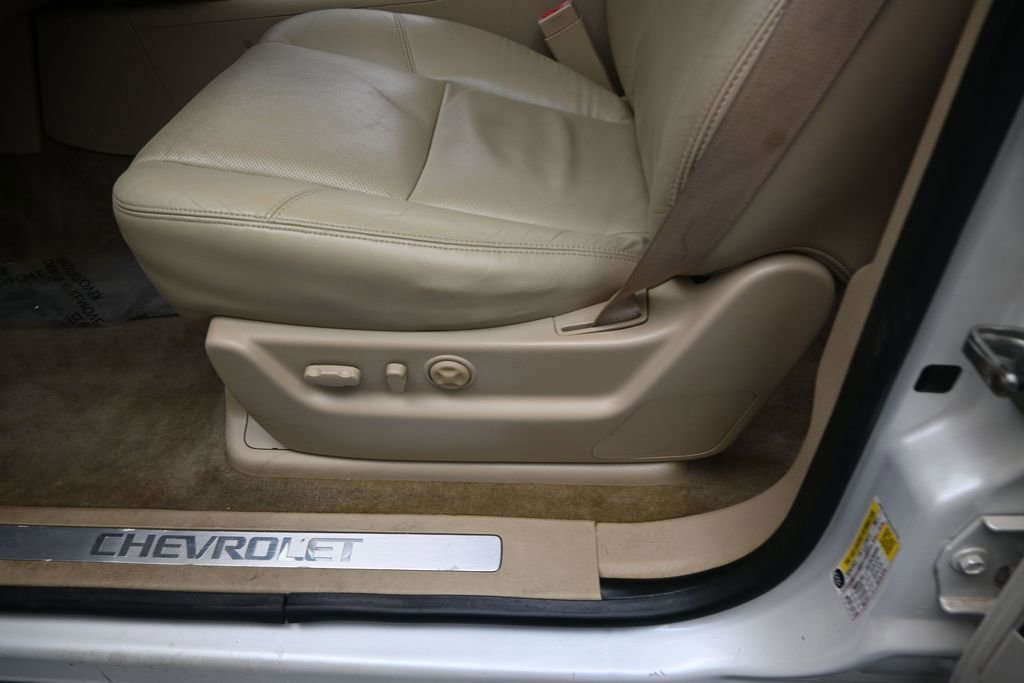 Used 2011 Chevrolet Avalanche LTZ AWD/4WD image 12