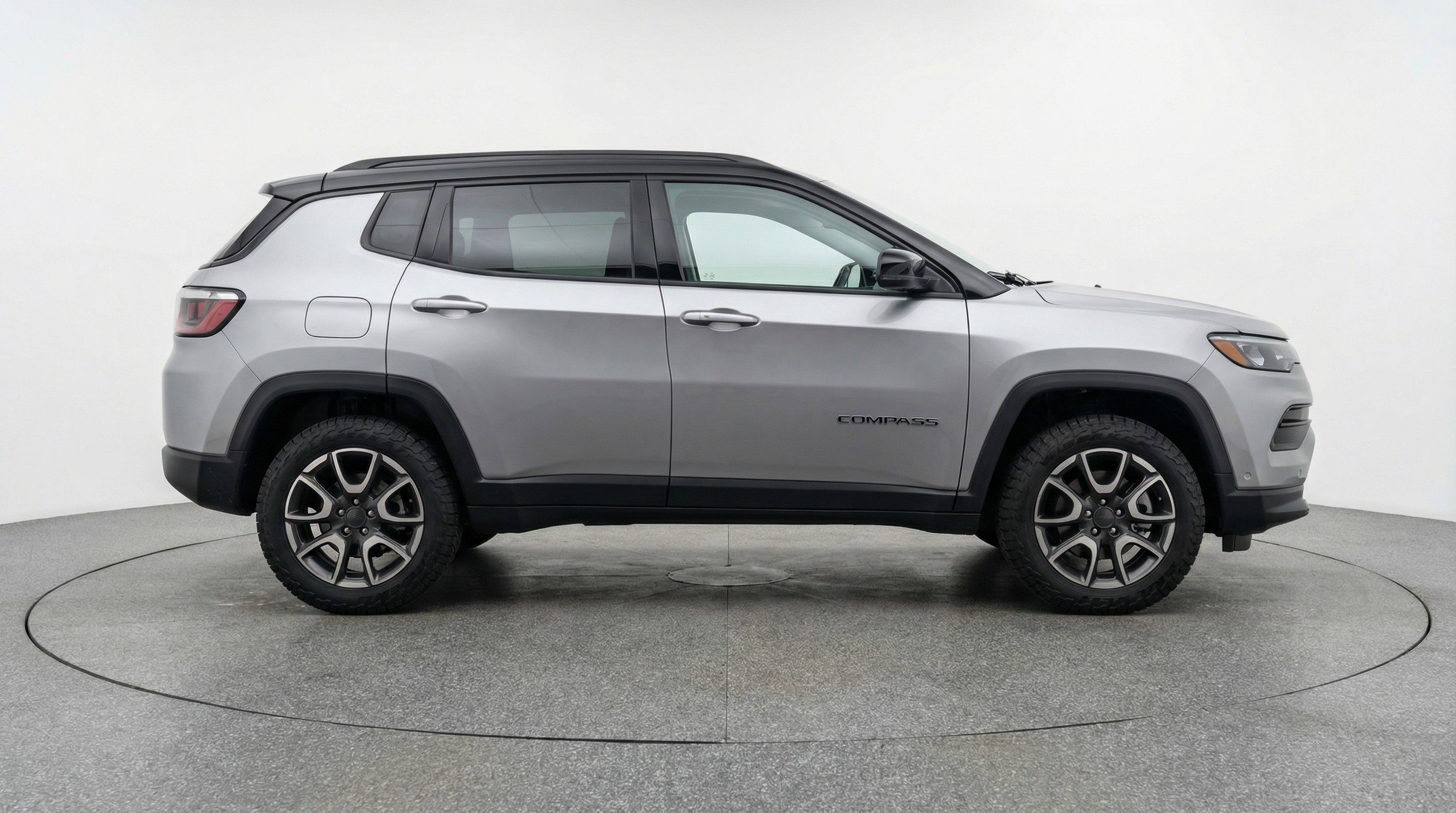 Used 2025 Jeep Compass Trailhawk image 11