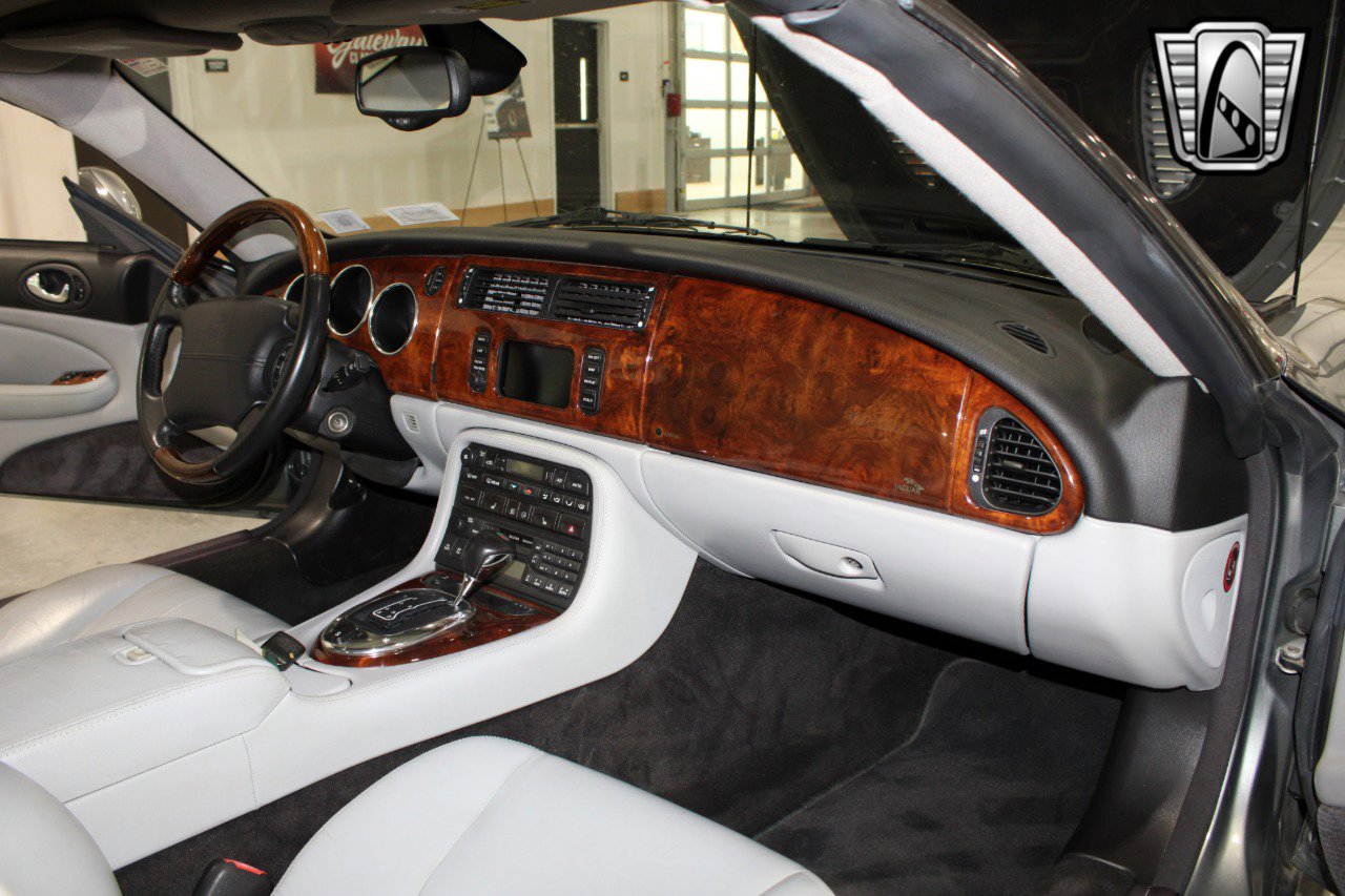 Used 2004 Jaguar XK8 Convertible image 24