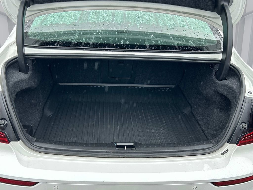 Used 2022 Volvo S60 B5 Inscription image 11