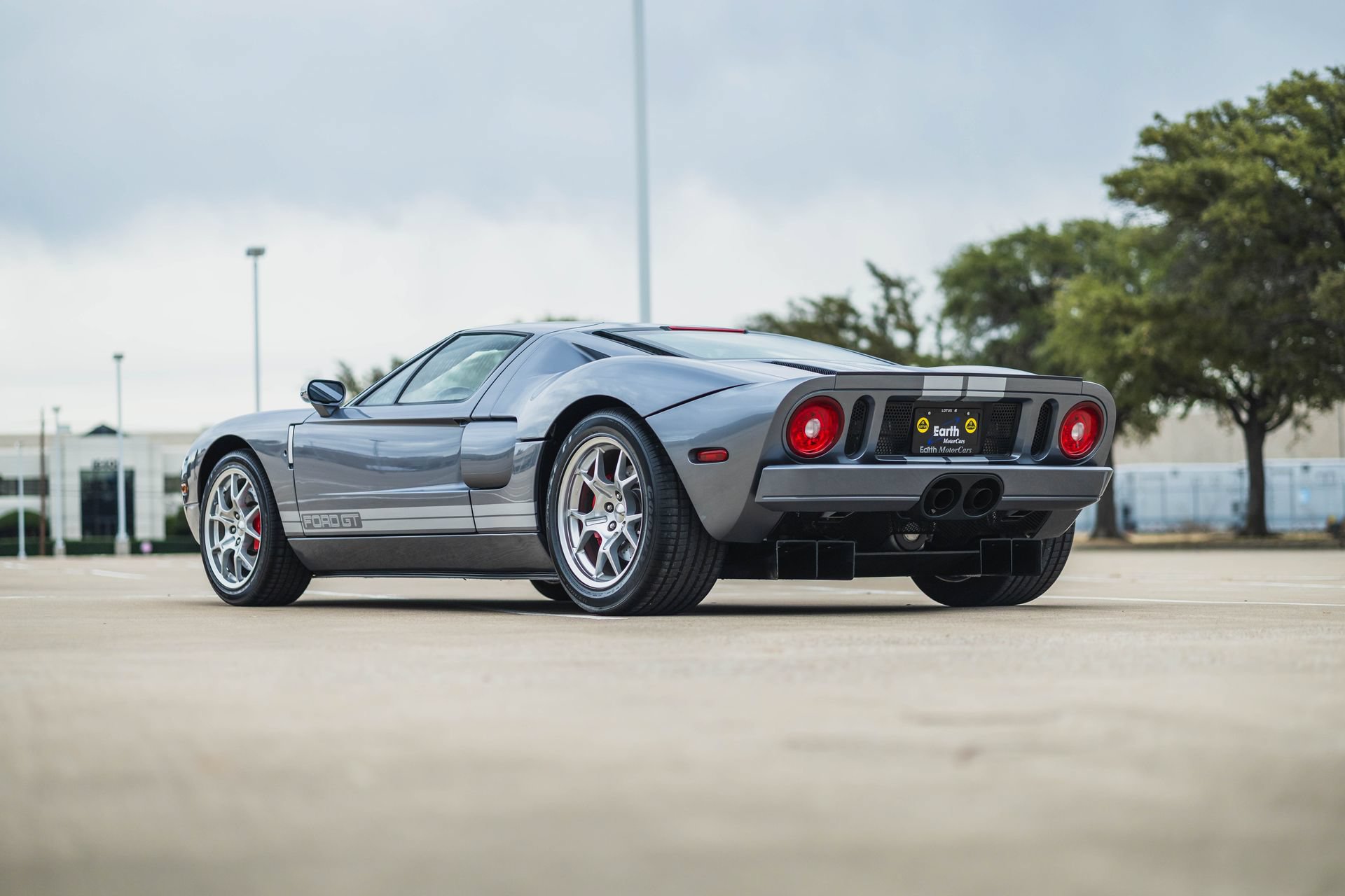 Used 2006 Ford GT RWD image 14
