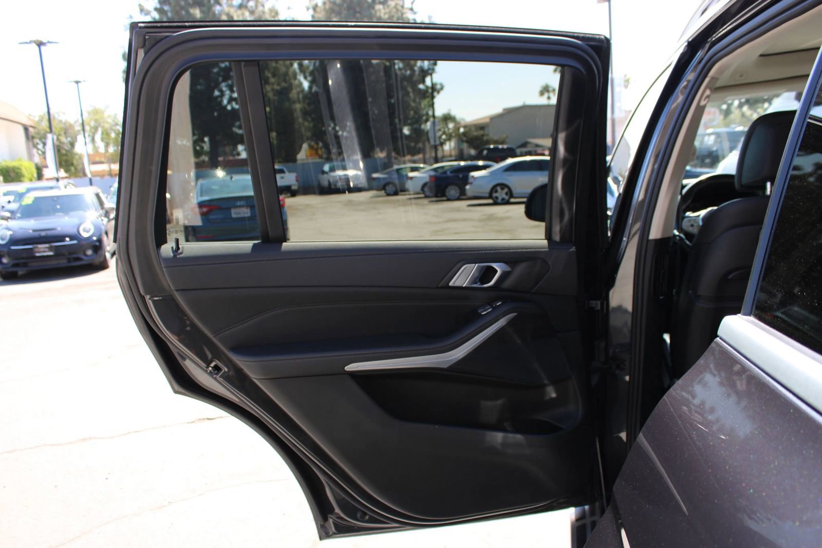 Used 2022 BMW X7 xDrive40i w/ Premium Package image 13