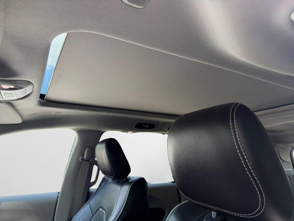 Used 2023 Chrysler Pacifica Limited FWD image 20