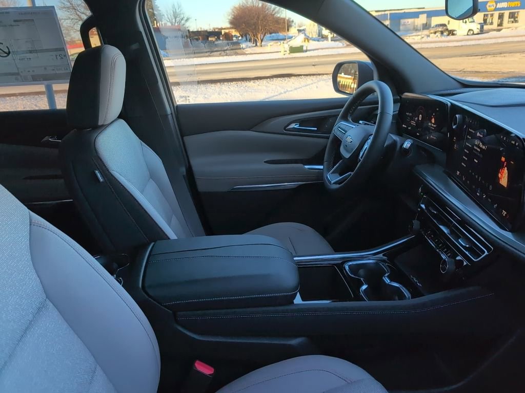 Used 2026 Chevrolet Traverse LT image 31