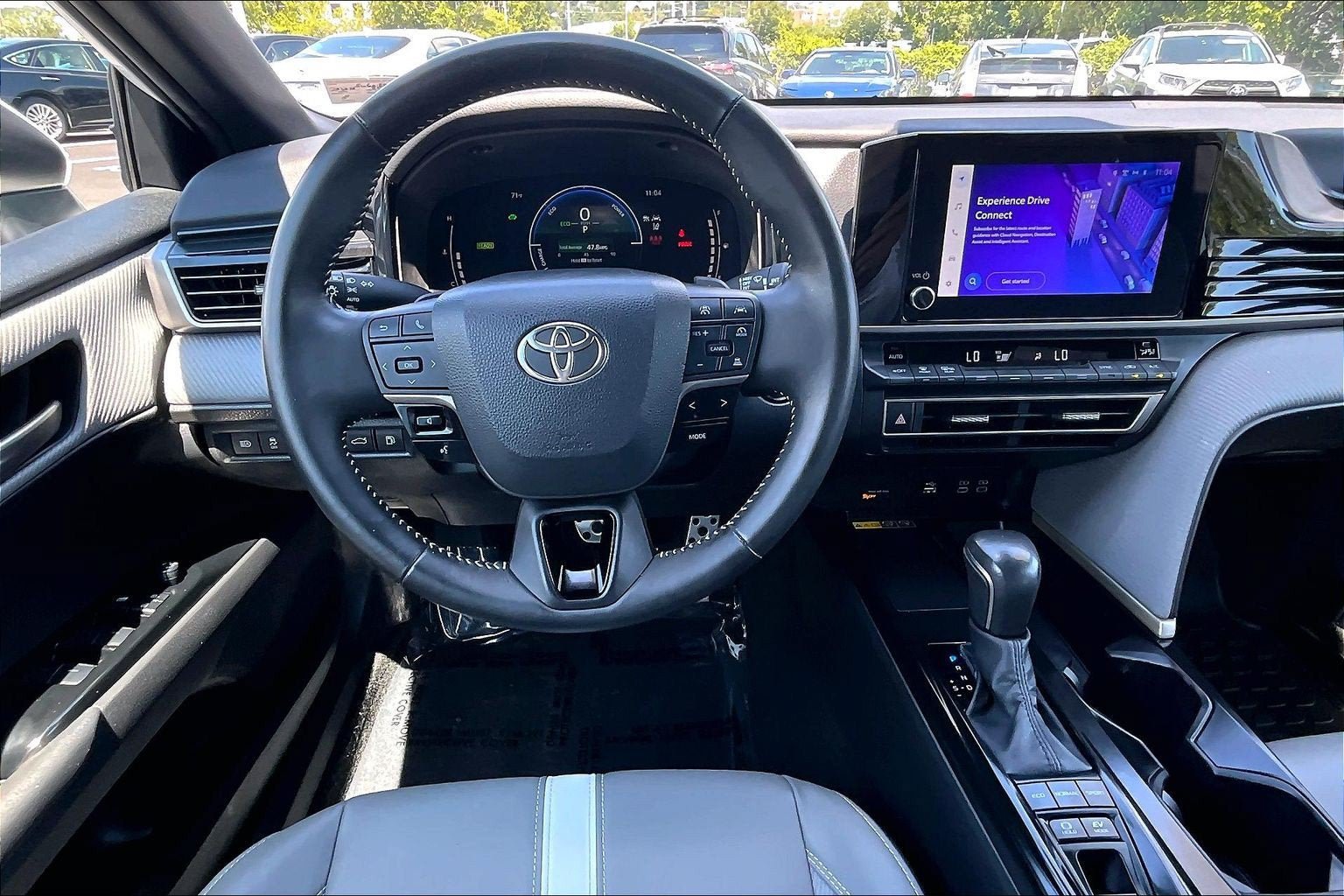 Used 2025 Toyota Camry SE w/ Convenience Package FWD image 5