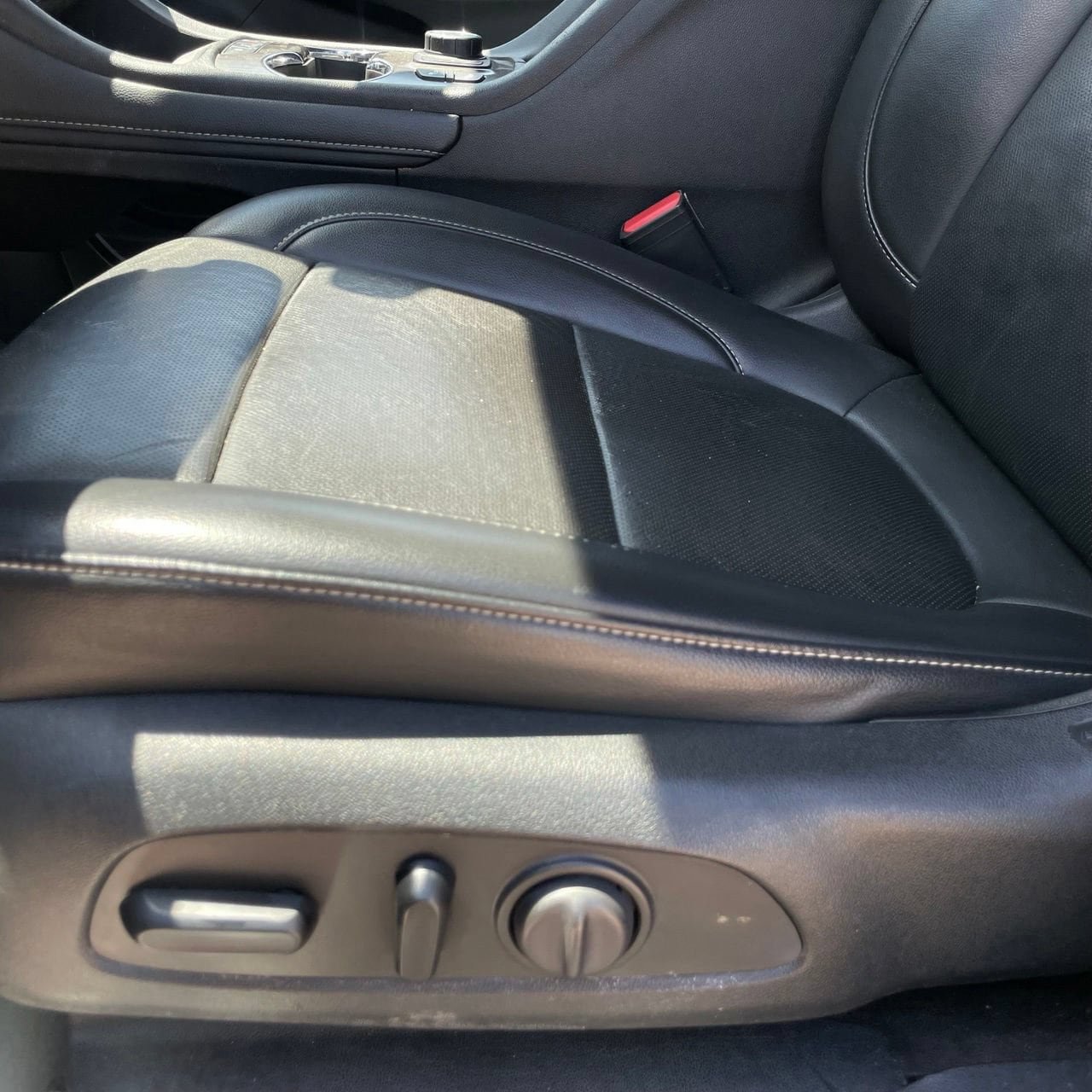 Certified 2023 GMC Acadia SLT FWD image 22