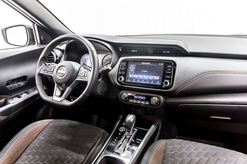 Used 2023 Nissan Kicks SR image 17