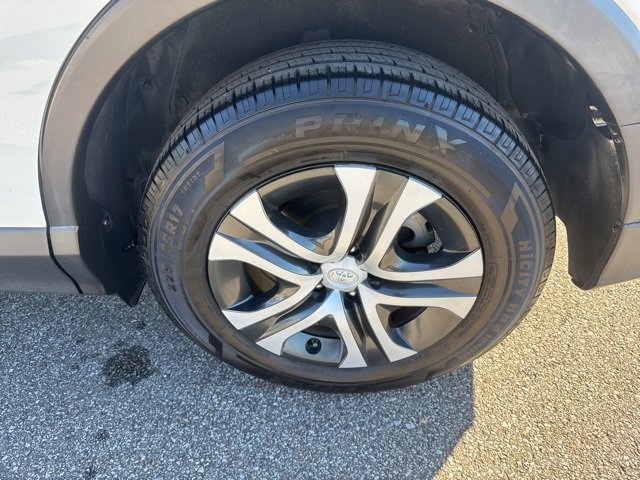 Used 2018 Toyota RAV4 LE image 28
