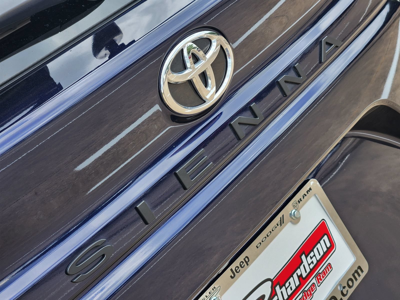 Used 2026 Toyota Sienna XLE FWD image 16