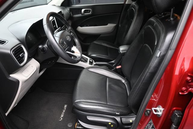 Used 2024 Hyundai Venue SEL FWD image 21