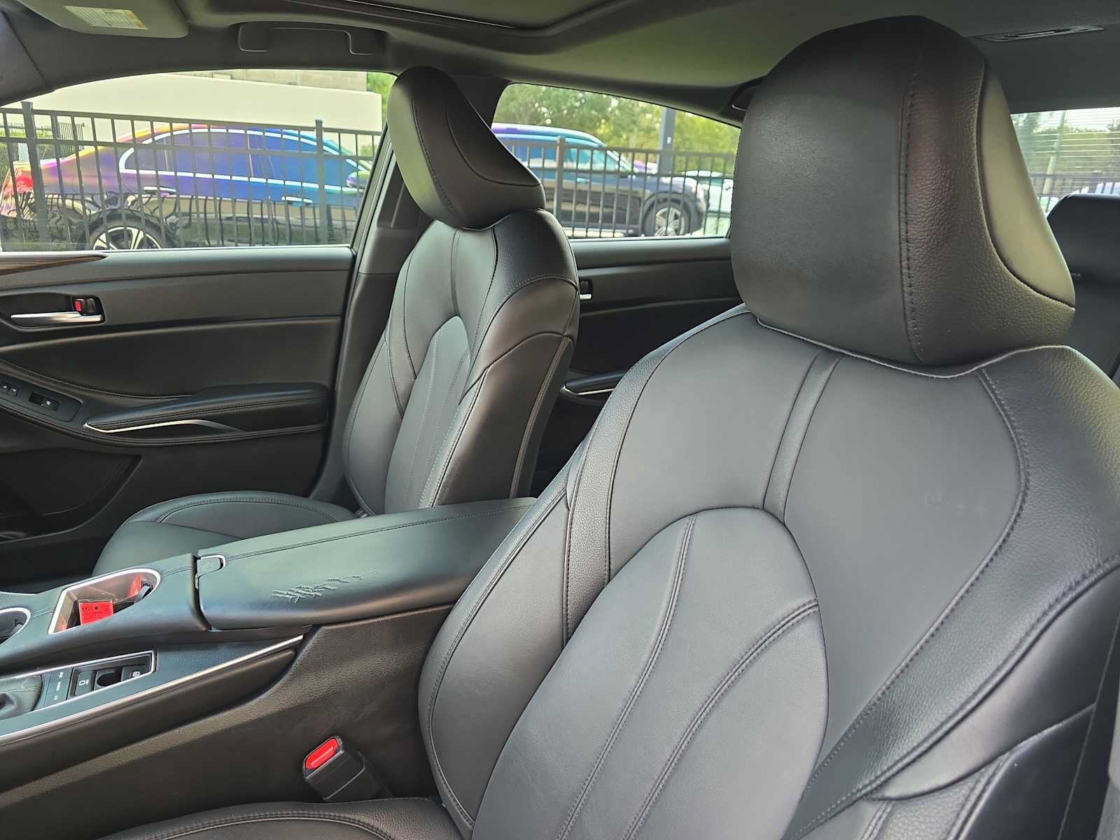 Used 2022 Toyota Avalon XLE w/ Moonroof Package FWD image 18