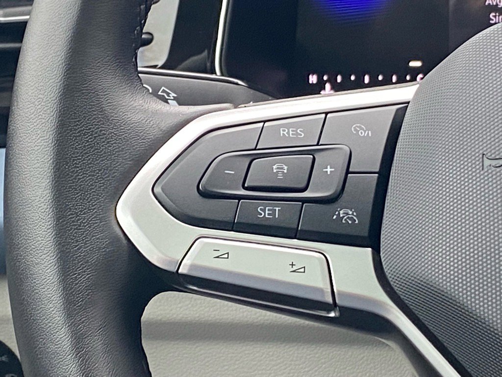 Certified 2025 Volkswagen Jetta SE image 5