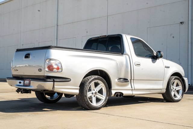 Used 2001 Ford F150 Lightning RWD image 12