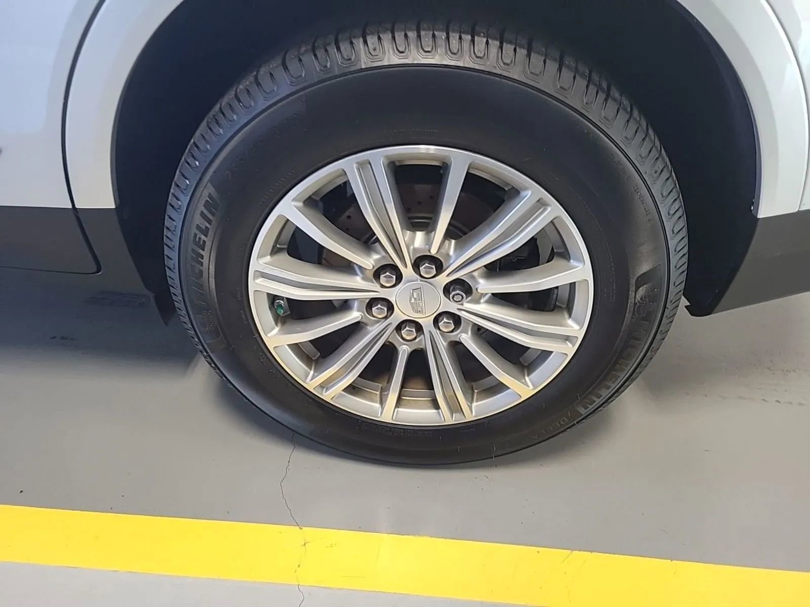 Used 2017 Cadillac XT5 Luxury w/ Driver Awareness Package image 7