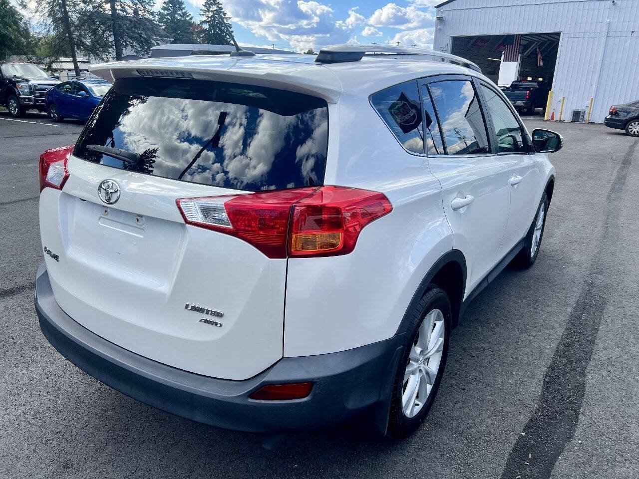 Used 2014 Toyota RAV4 Limited w/ Technology Package AWD/4WD image 5