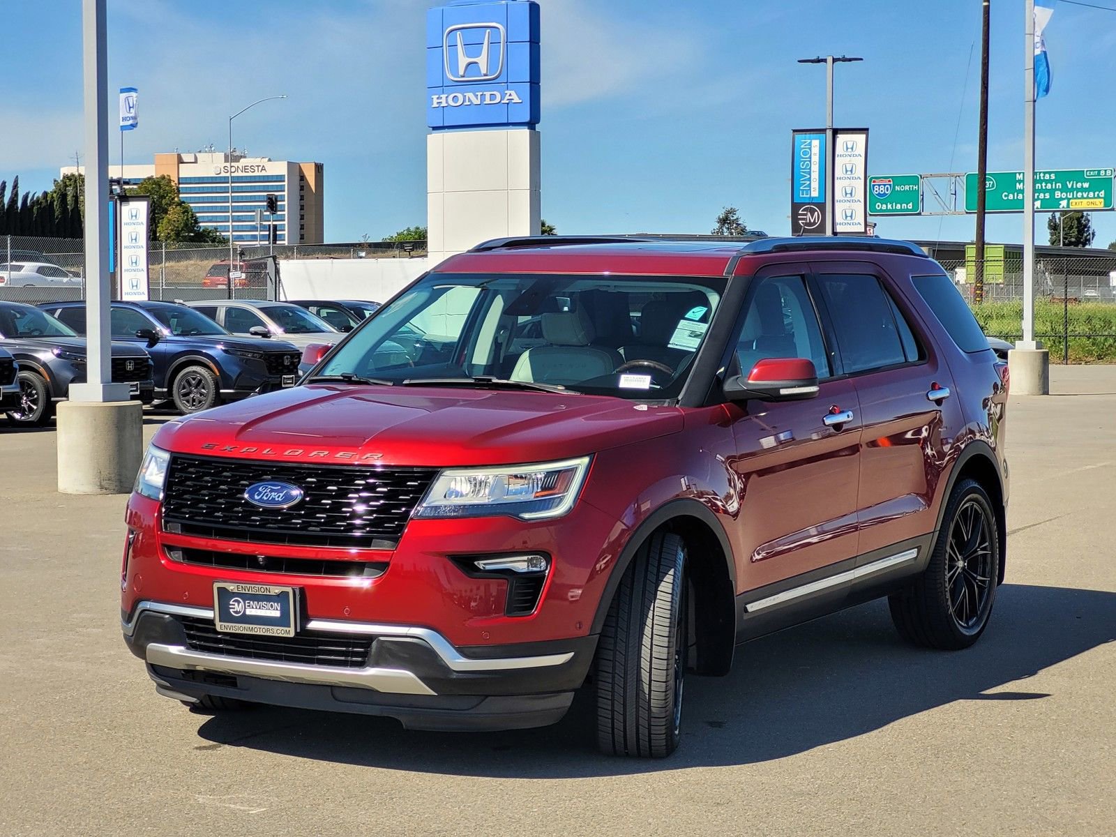 Used 2018 Ford Explorer Platinum image 9