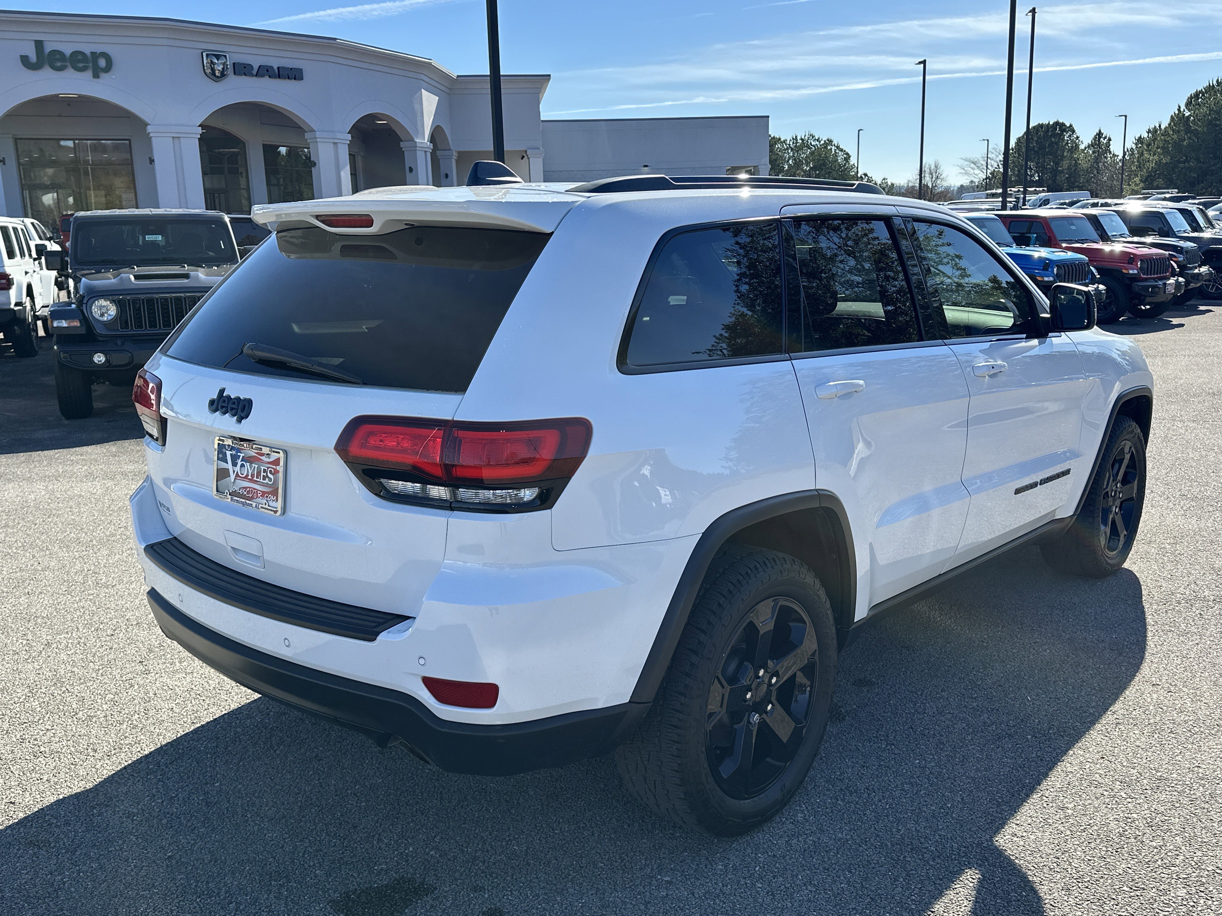 Used 2019 Jeep Grand Cherokee Laredo image 7