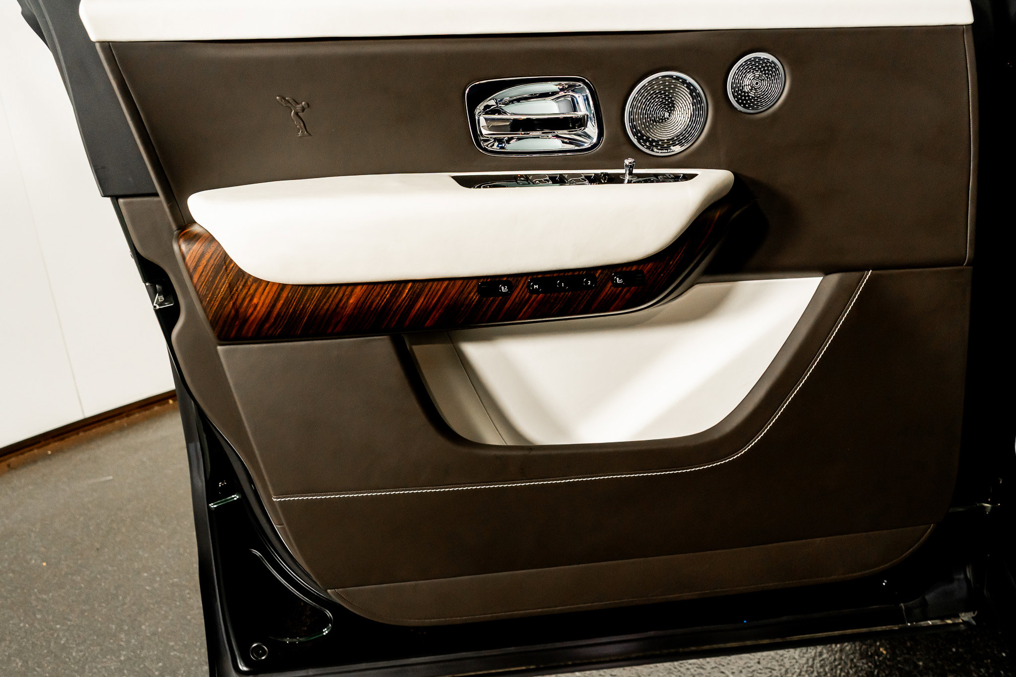 Used 2023 Rolls-Royce Cullinan w/ Cullinan Package image 52