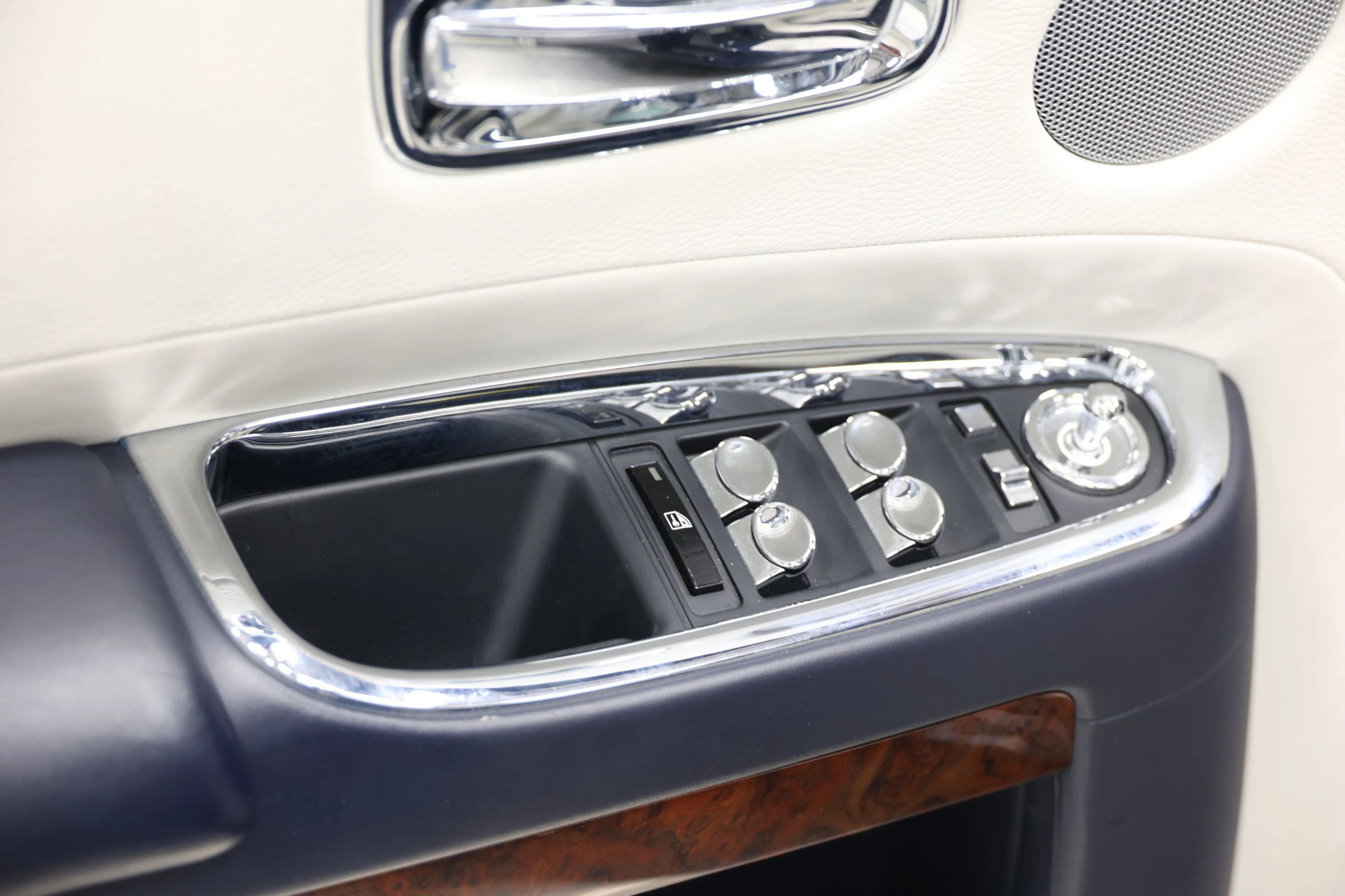 Used 2015 Rolls-Royce Ghost image 15