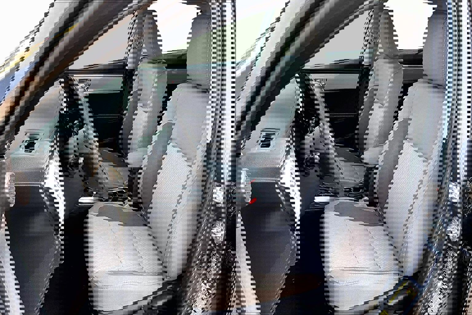 Used 2019 Toyota Corolla L image 23