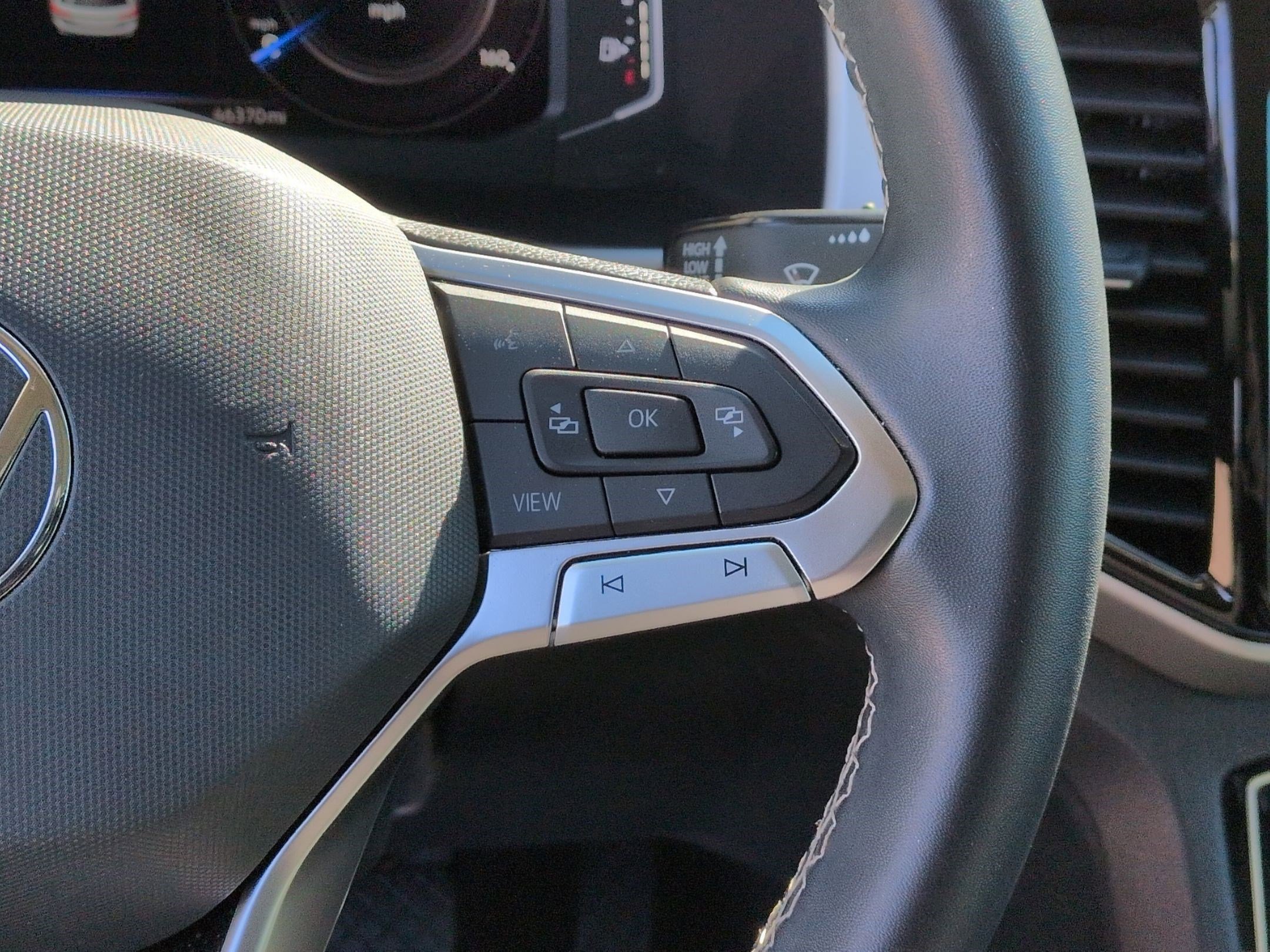 Used 2023 Volkswagen Atlas SE w/ Panoramic Sunroof Package image 19