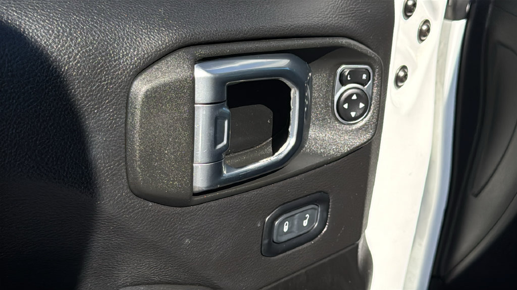 Used 2023 Jeep Wrangler Unlimited Sahara AWD/4WD image 23