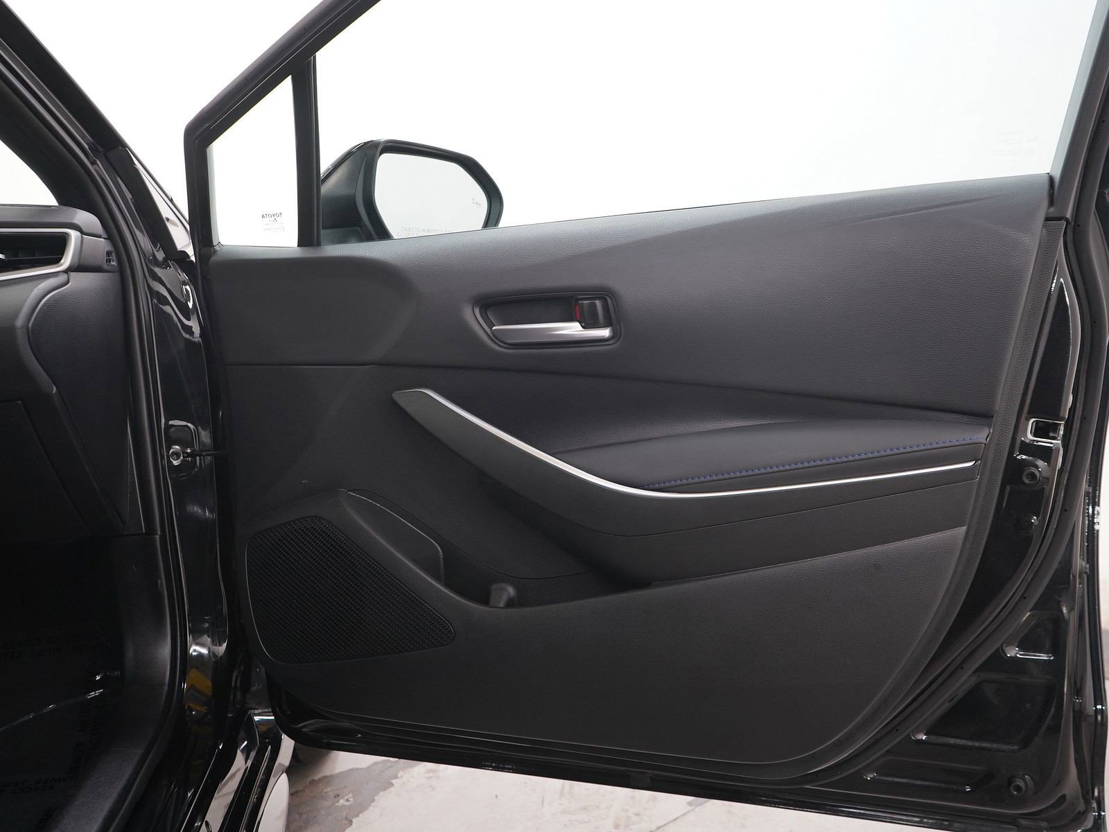 Used 2021 Toyota Corolla SE w/ SE Premium Package FWD image 9