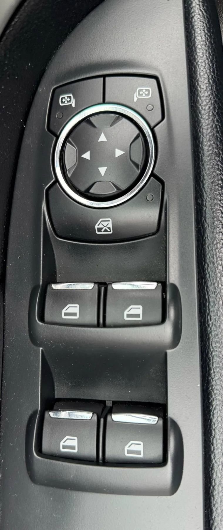 Used 2016 Ford Explorer XLT image 24