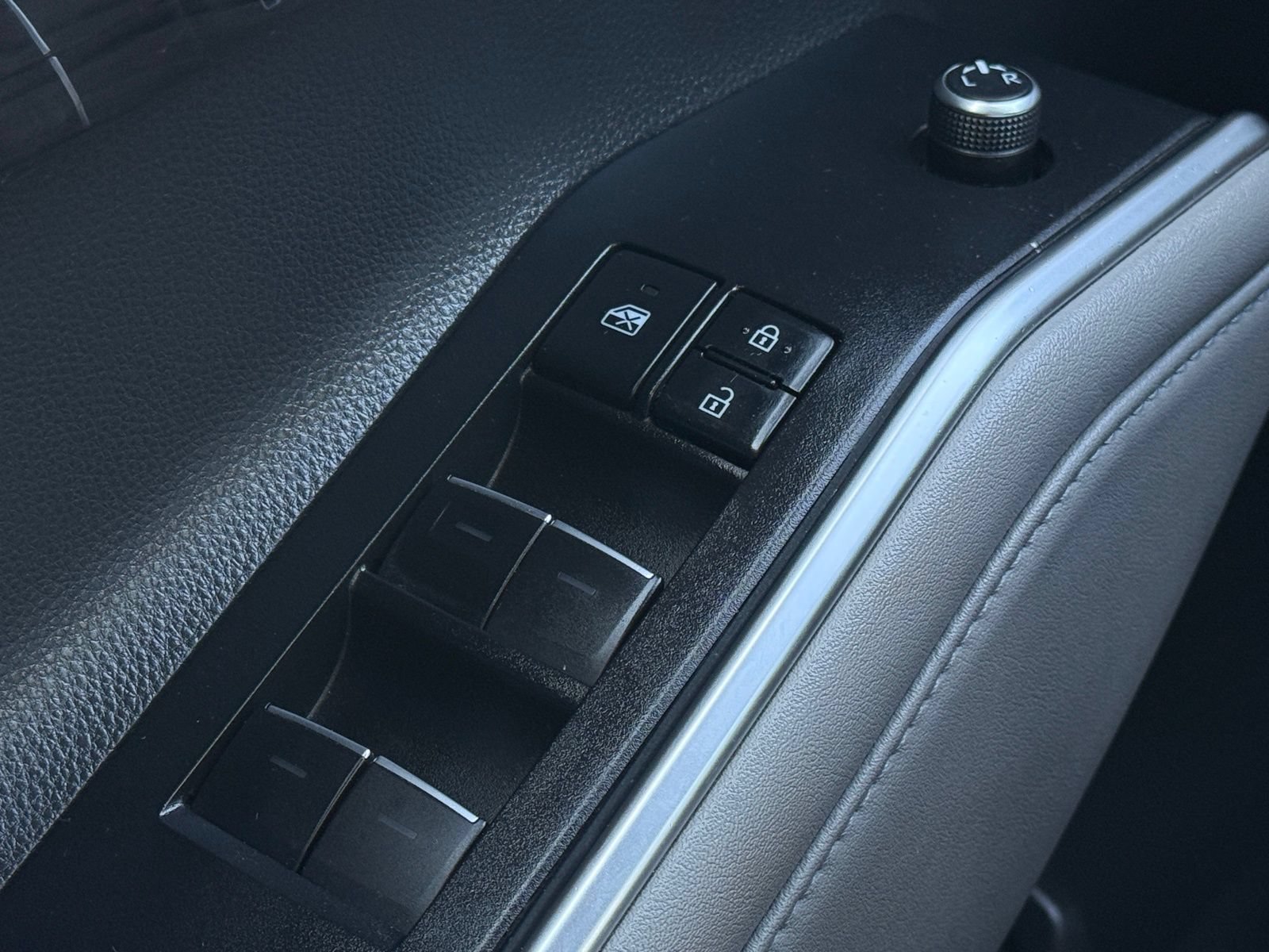 Used 2020 Toyota Highlander Limited AWD/4WD image 32