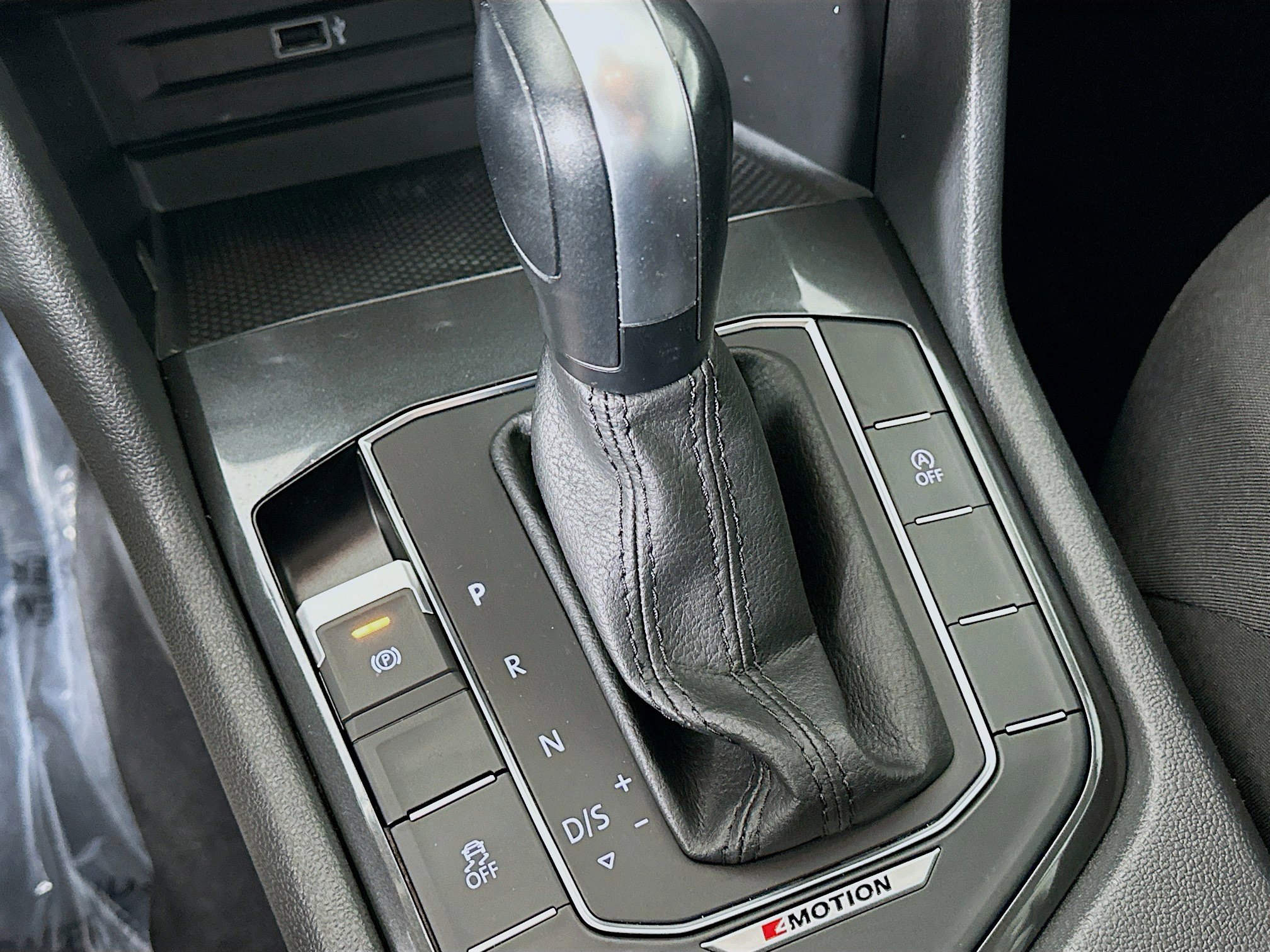 Used 2018 Volkswagen Tiguan S image 20