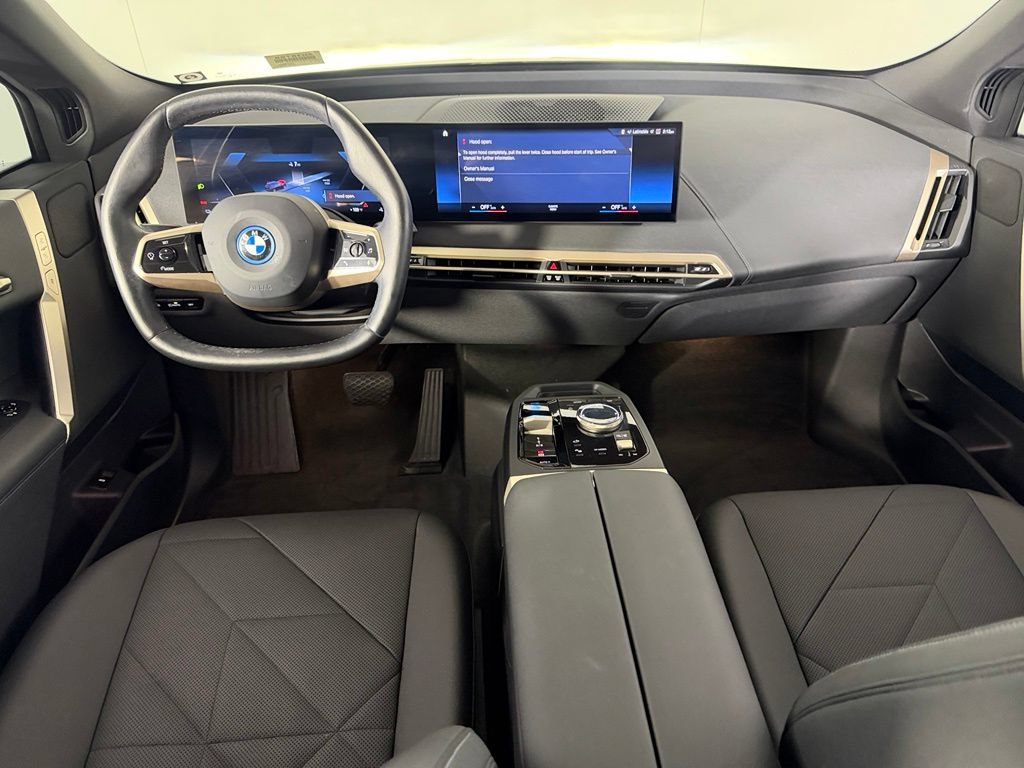 Used 2023 BMW iX xDrive50 w/ Sport Package AWD/4WD image 12