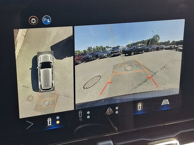 Used 2026 Chevrolet Equinox LT w/ Safety and Technology Package AWD/4WD image 13