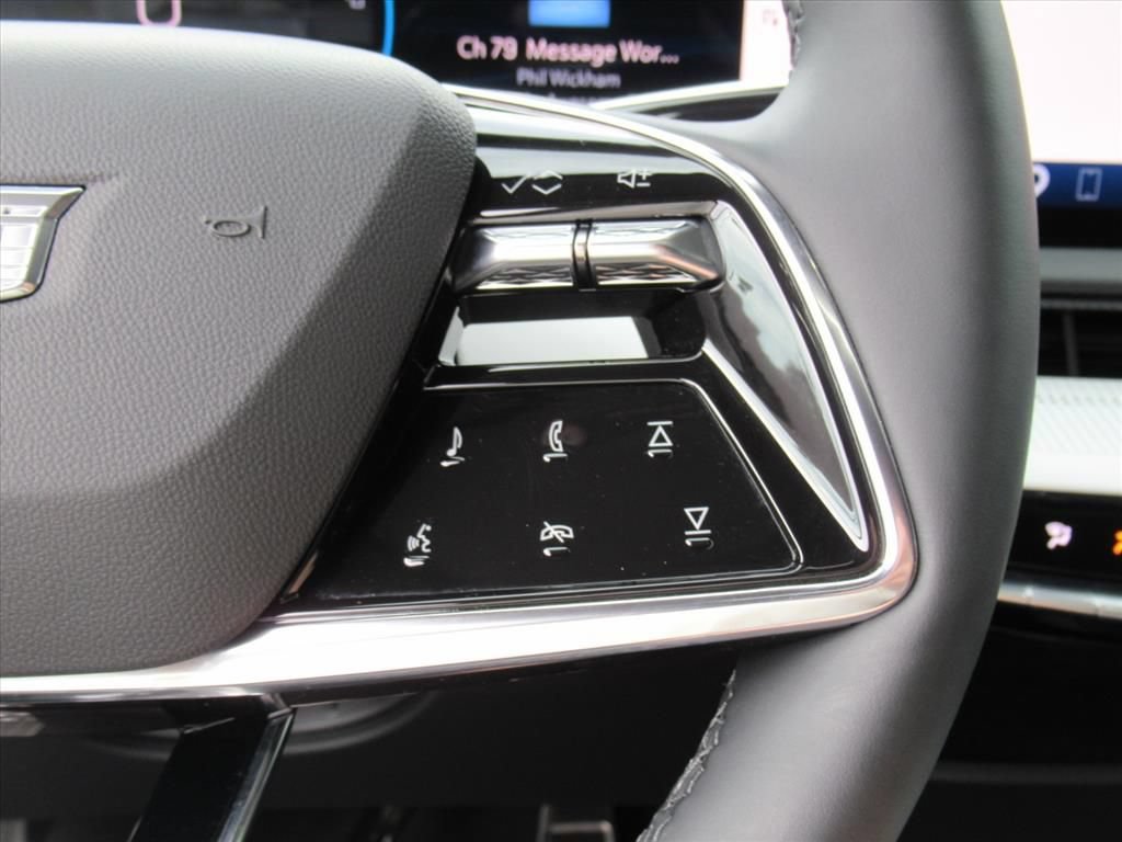 Certified 2025 Cadillac Optiq Luxury 2 w/ LPO, Floor Liner Package AWD/4WD image 26