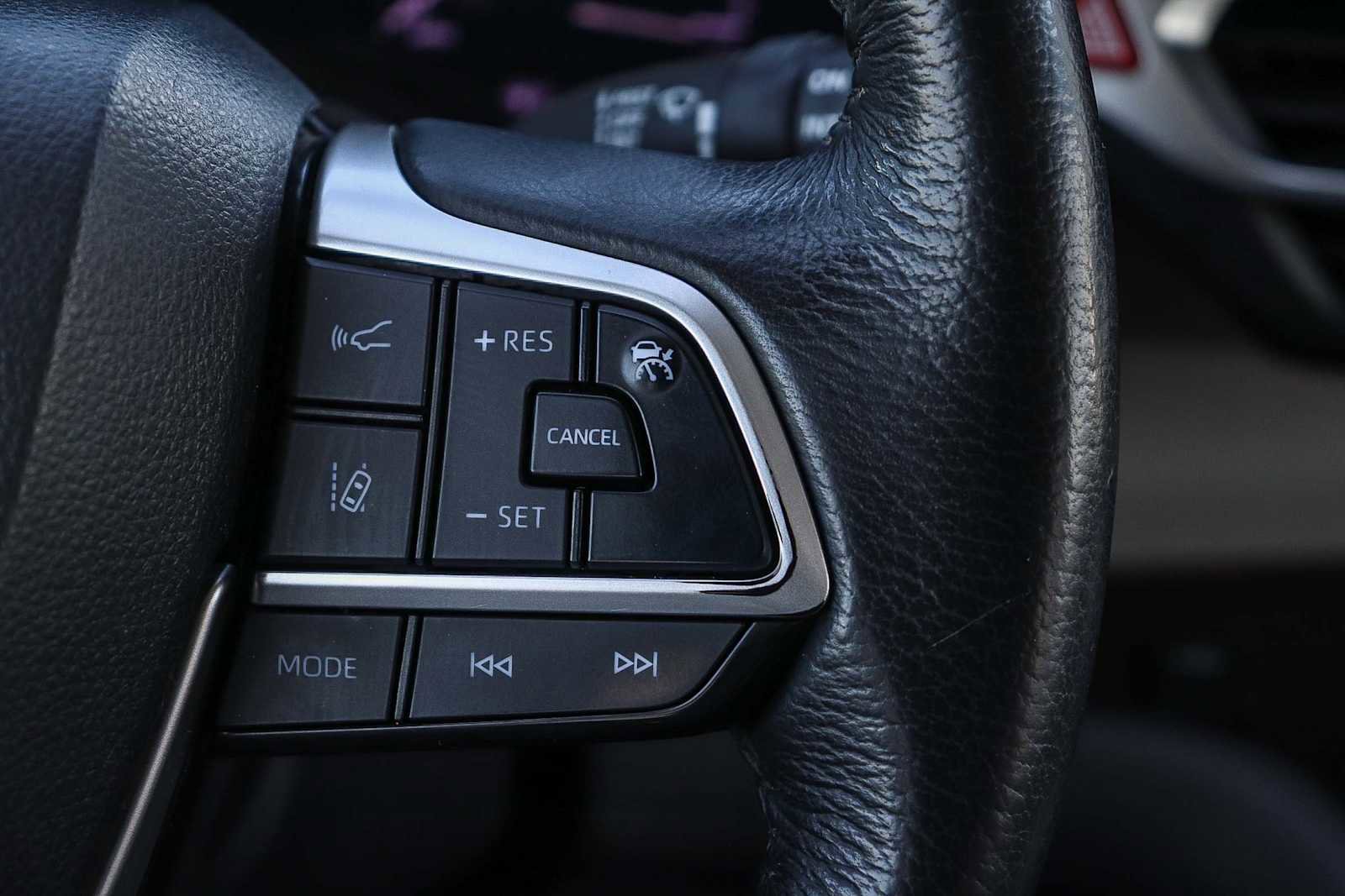 Used 2022 Toyota Sienna XLE image 21