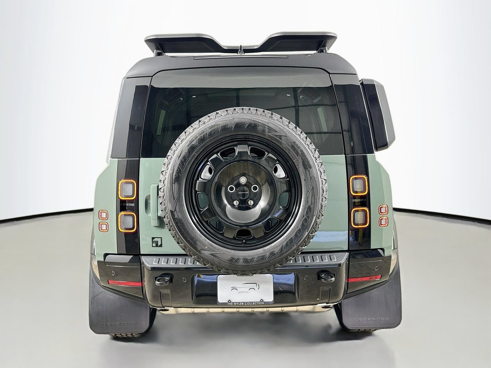New 2026 Land Rover Defender 110 Trophy Edition AWD/4WD image 6