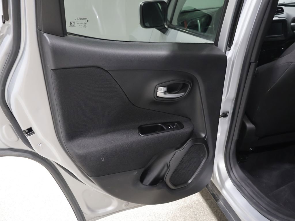 Used 2021 Jeep Renegade Latitude AWD/4WD image 19