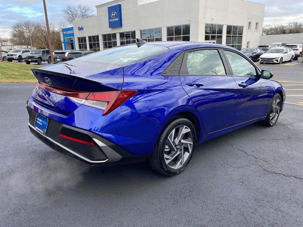 Certified 2025 Hyundai Elantra Sport w/ Cargo Package image 4