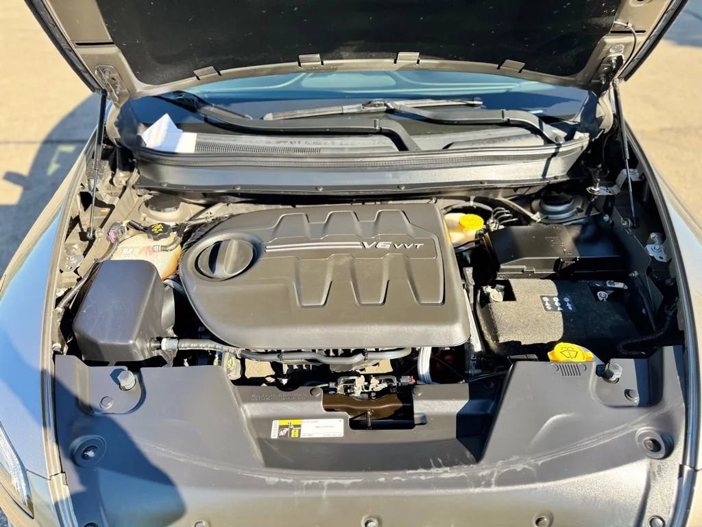 Used 2017 Jeep Cherokee Latitude w/ Cold Weather Group image 28