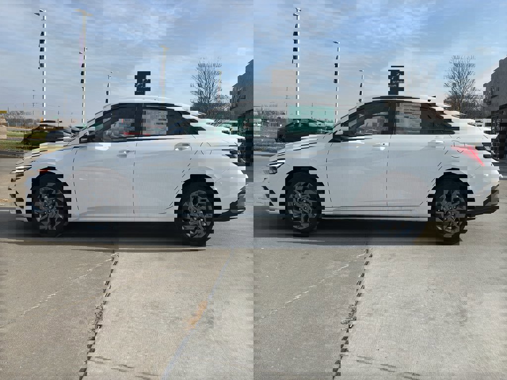 New 2025 Hyundai Elantra Blue image 4