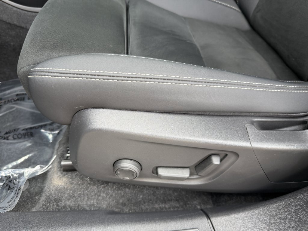 Used 2024 Volvo C40 P8 Recharge Ultimate w/ Protection Package Premier image 32