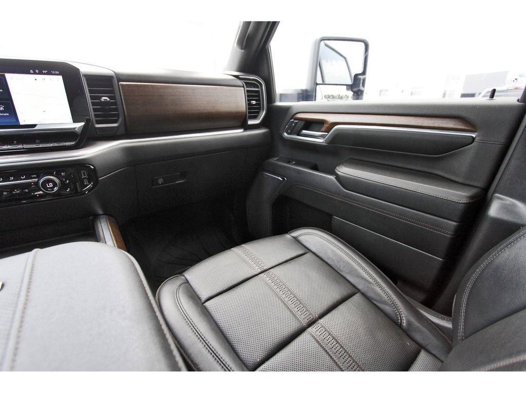 Used 2024 Chevrolet Silverado 2500 High Country w/ Technology Package AWD/4WD image 12