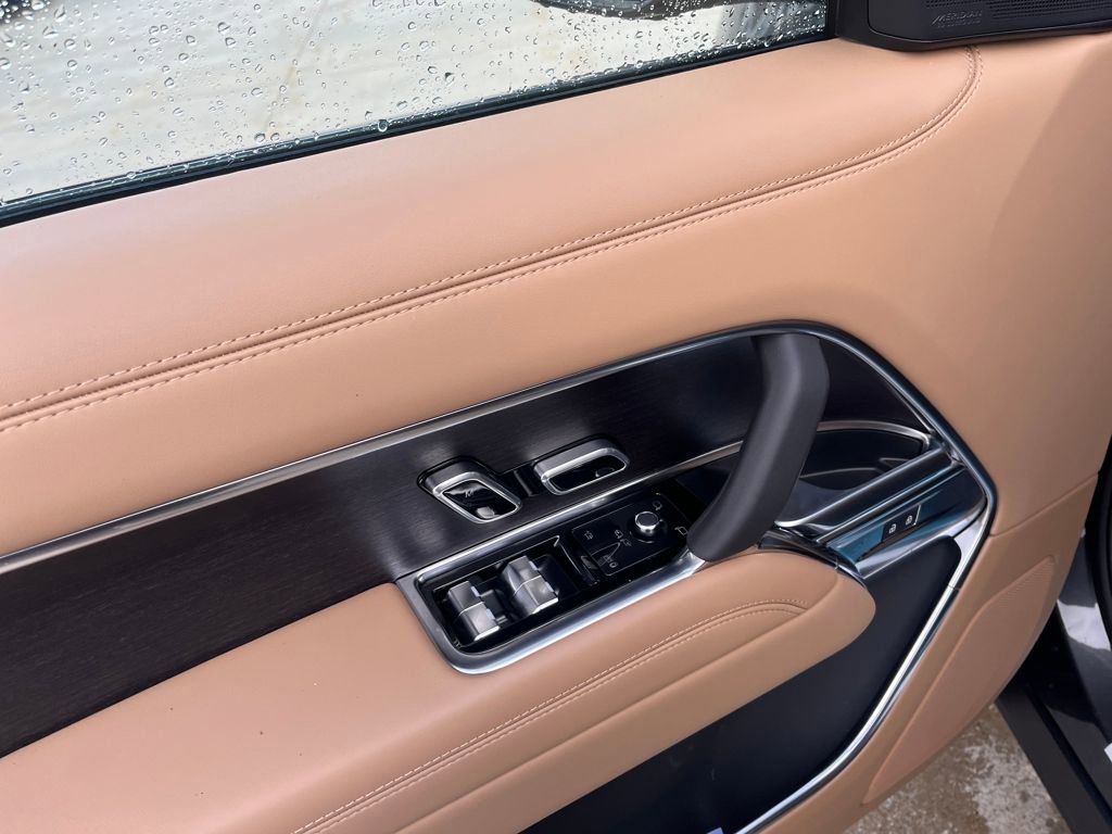 New 2026 Land Rover Range Rover Long Wheelbase SE image 11