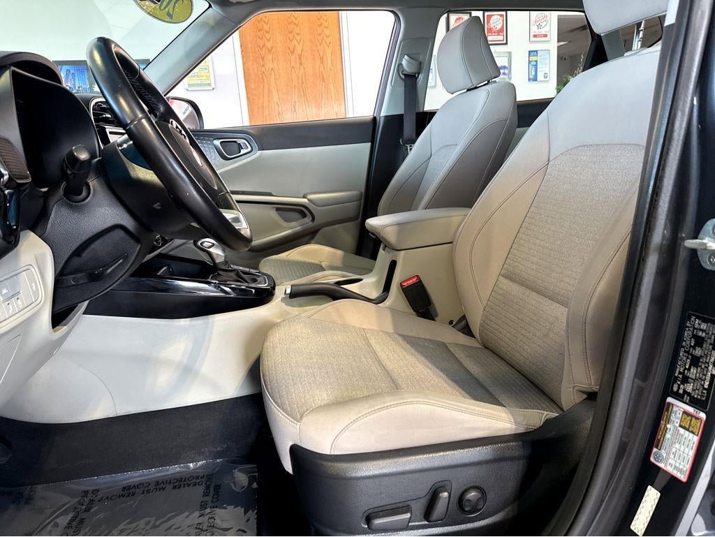 Used 2021 Kia Soul EX FWD image 4