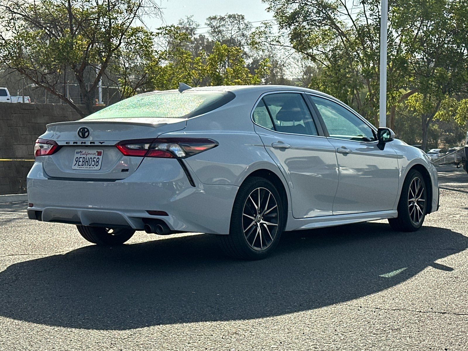 Used 2023 Toyota Camry SE FWD image 3