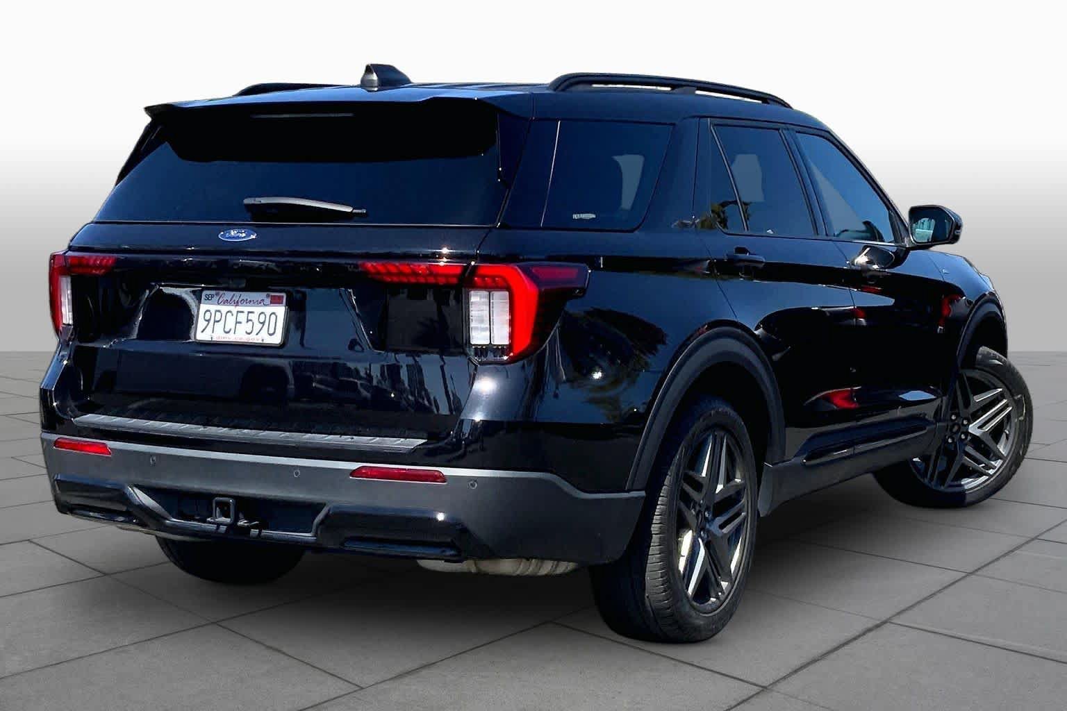 Used 2025 Ford Explorer ST-Line w/ Premium Package RWD image 11