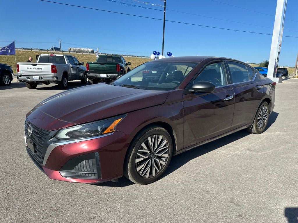 Used 2024 Nissan Altima 2.5 SV FWD image 1