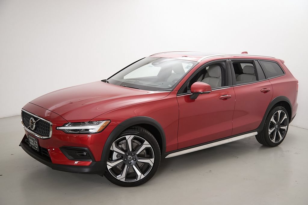 Certified 2024 Volvo V60 B5 Cross Country Ultimate AWD/4WD image 3